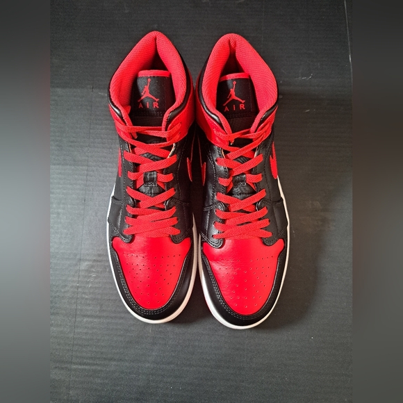 2022 Nike Air Jordan 1 Mid 'Alternate Bred Men's Sneakers Size 10. (No Box) - Picture 1 of 16